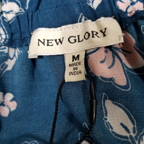 New Glory Blue Floral Top Size Medium.Pit to pit approx:  19 inches Right sho - Picture 6 of 8